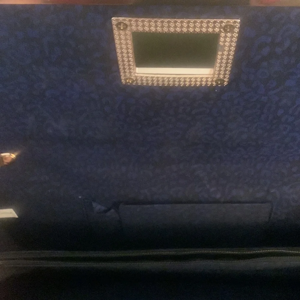 Butterfly Clutch Bag with Jeweled clasp - Picture 5 of 7